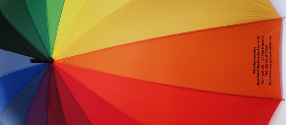 Regenbogenschirm mit FFB-Logo